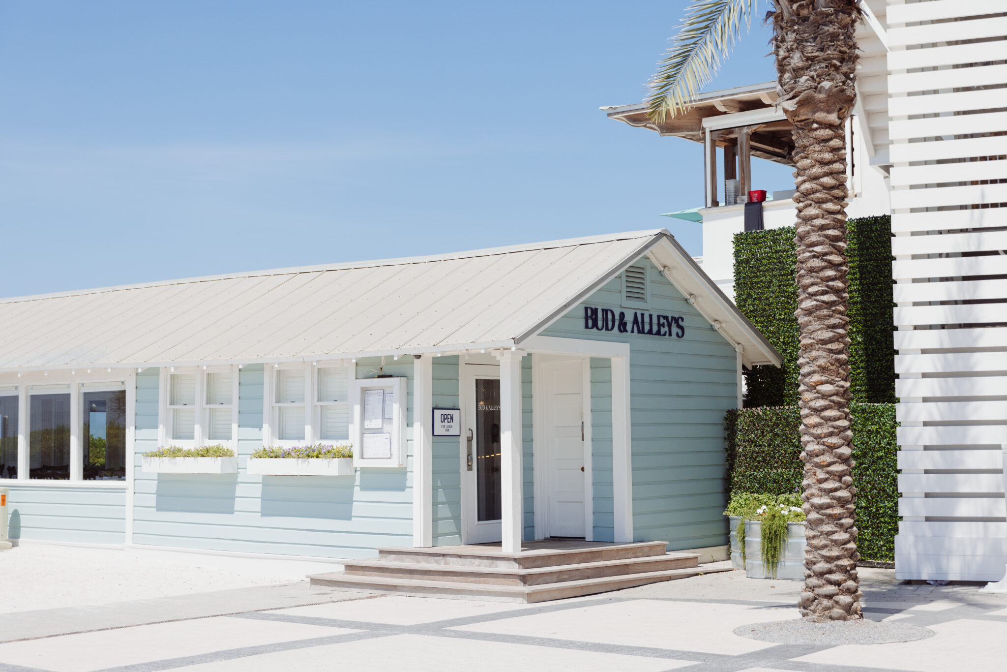 Bud & Alley’s in Seaside, Florida: A Glimpse into its Charming Location.