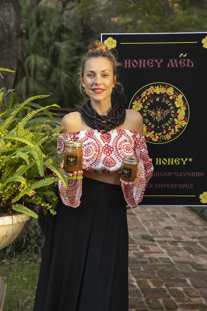 Support your brain and mood with the anti-inflammatory properties of raw honey.